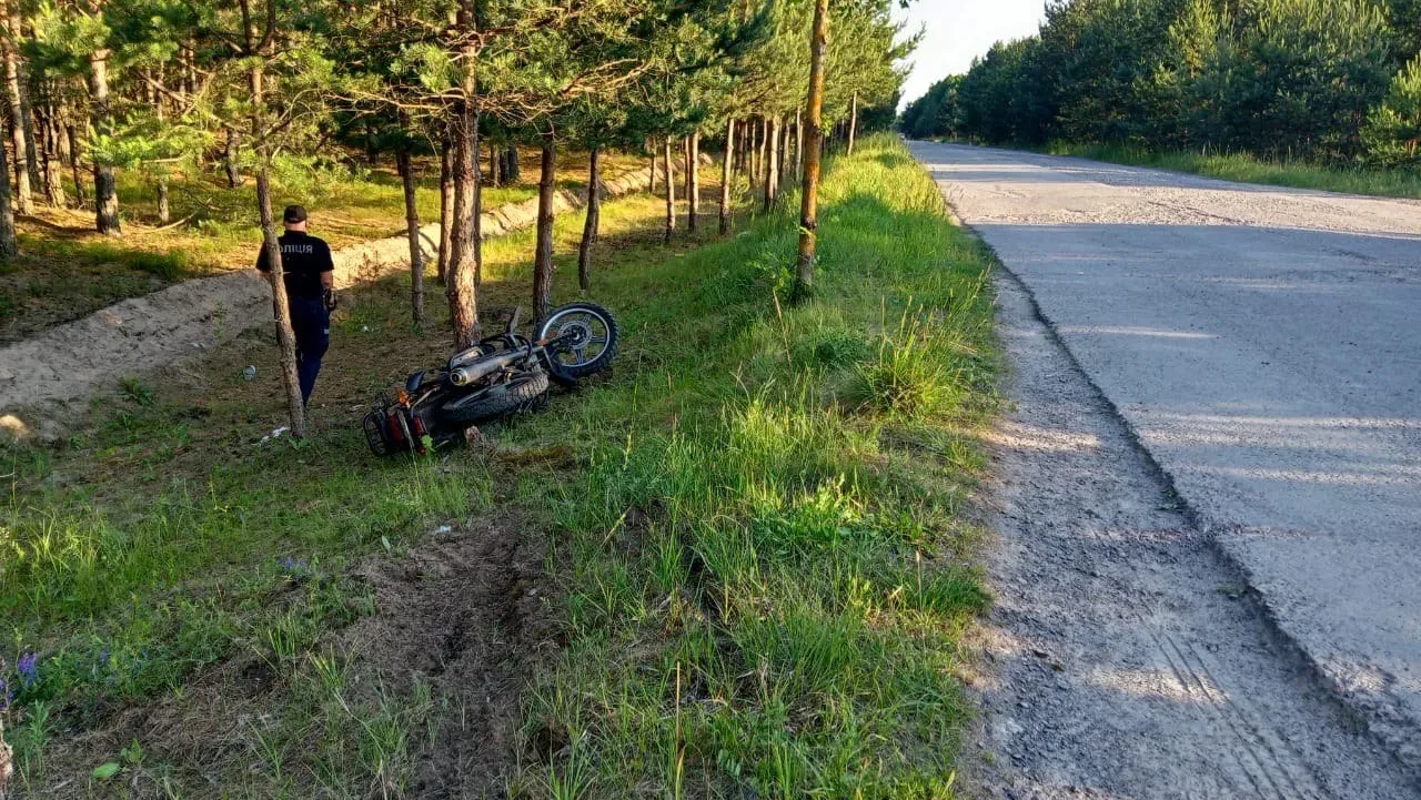 Смертельна аварія. Мотоцикліст з'їхав у кювет