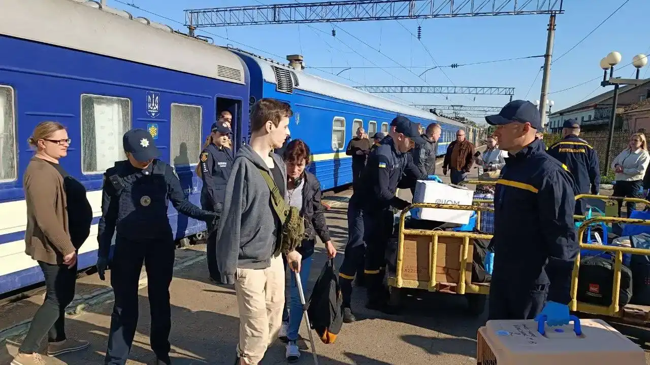 На Рівненщину прибув черговий евакуаційний потяг із людьми, які рятуються від війни.
