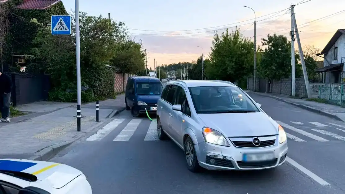 У Рівному на пішохідному переході збили 10-річну дівчинку.