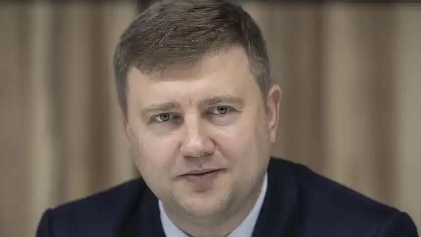 Колишній голова Рівненської ОДА та ексміністр аграрної політики достроково припинив депутатські повноваження в Рівнераді.
