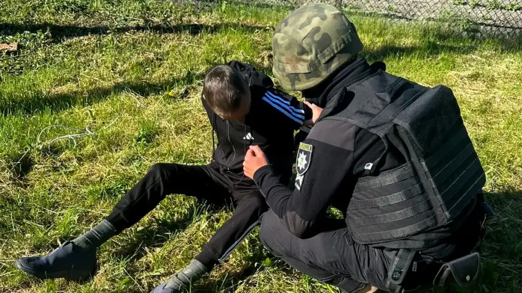 Підозрюваний у незаконному поводженні з боєприпасами житель Рівненщини перебуває у СІЗО, оскільки не вніс визначену судом заставу.