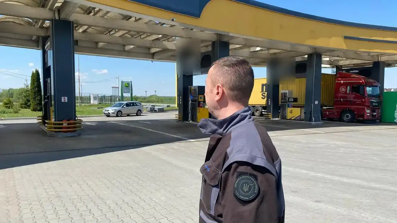 У Рівненській області за результатами перевірок автозаправних станцій наклали штрафи на суму 34 тисячі гривень. Санкції застосували через невиконання вимог державного ринкового нагляду.