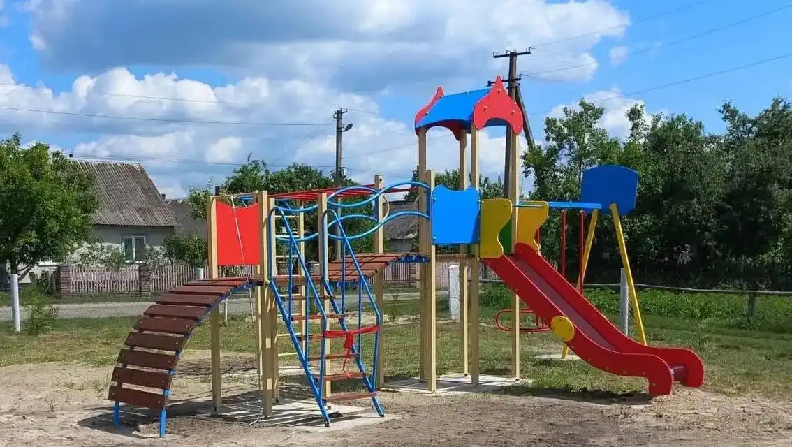 Родина полеглого воїна В’ячеслава Сернюка створила у рідному селі простір для дітей, щоб зберегти пам’ять про Героя.