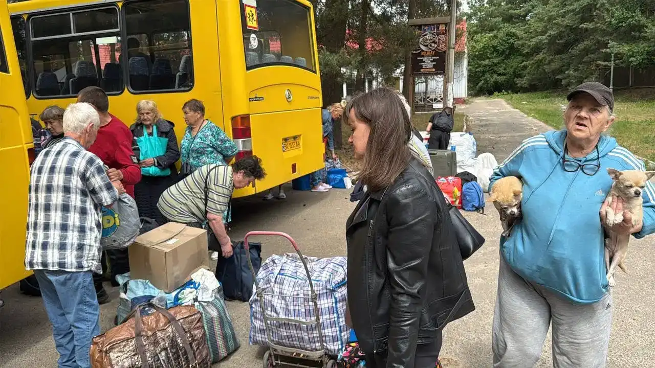 До Демидівської громади прибули нові внутрішньо переміщені особи з прифронтових регіонів України. Для них організували проживання та надають психологічну підтримку.