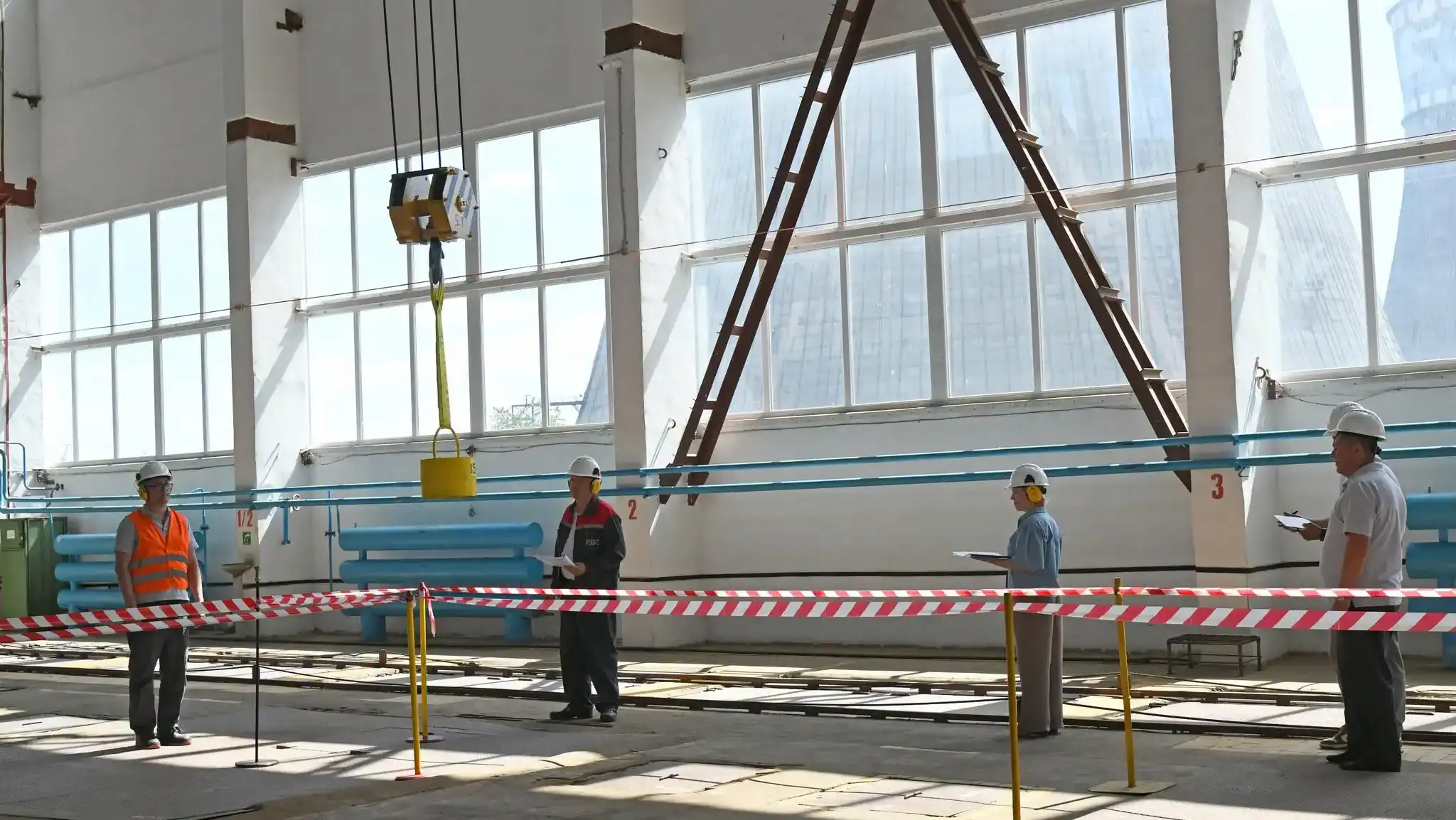 На Рівненській АЕС розпочався цикл конкурсів професійної майстерності серед працівників віком до 35 років. Першими свої навички продемонстрували машиністи крана.