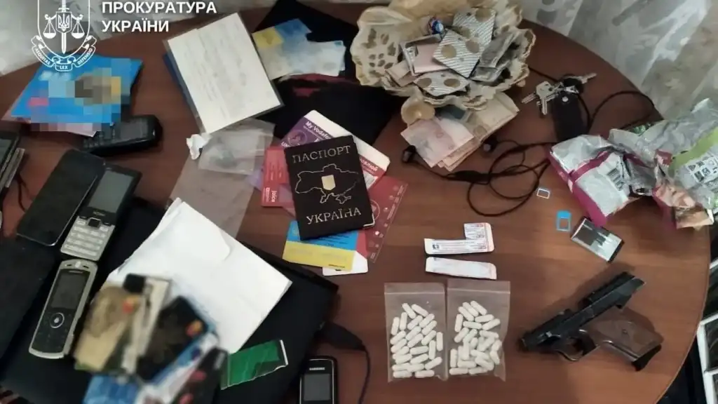 Суд виніс вирок учаснику організованої групи, яка постачала наркотики до виправної колонії. Його засудили до дев'яти років позбавлення волі.