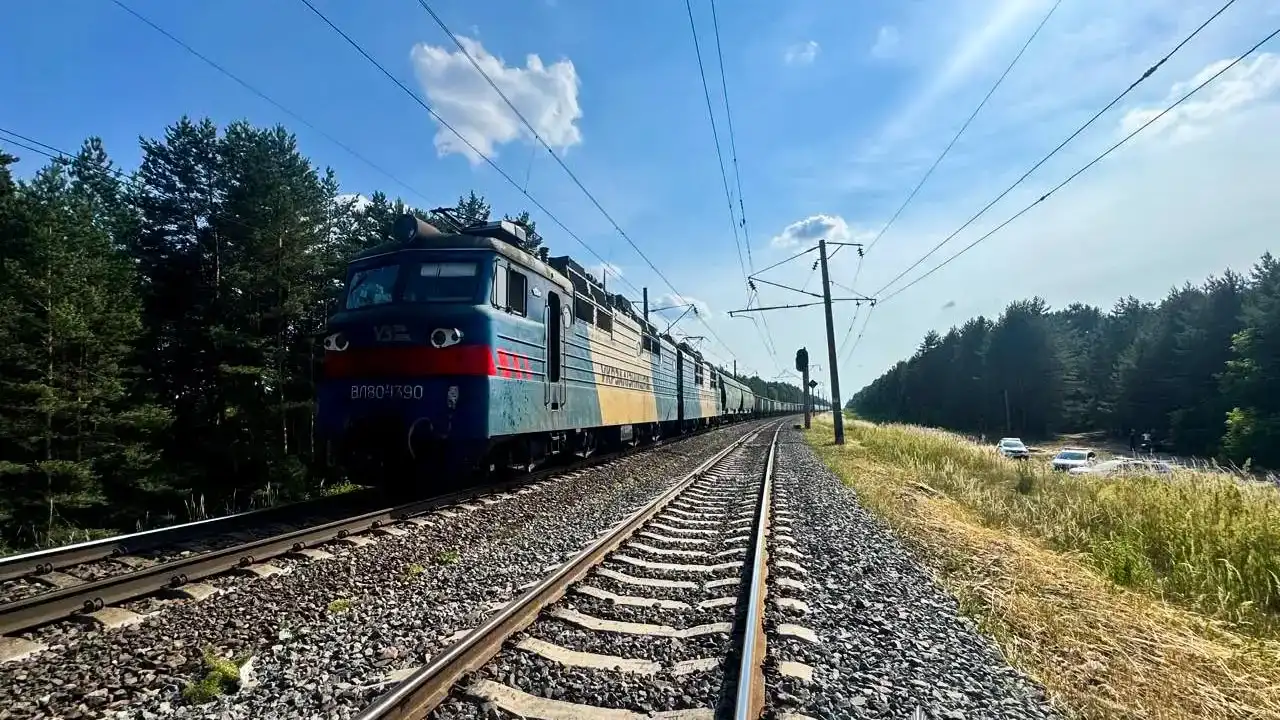 Поблизу села Лев'ятин на Радивилівщині вантажний потяг смертельно травмував 33-річну жінку. За фактом події відкрили кримінальне провадження.