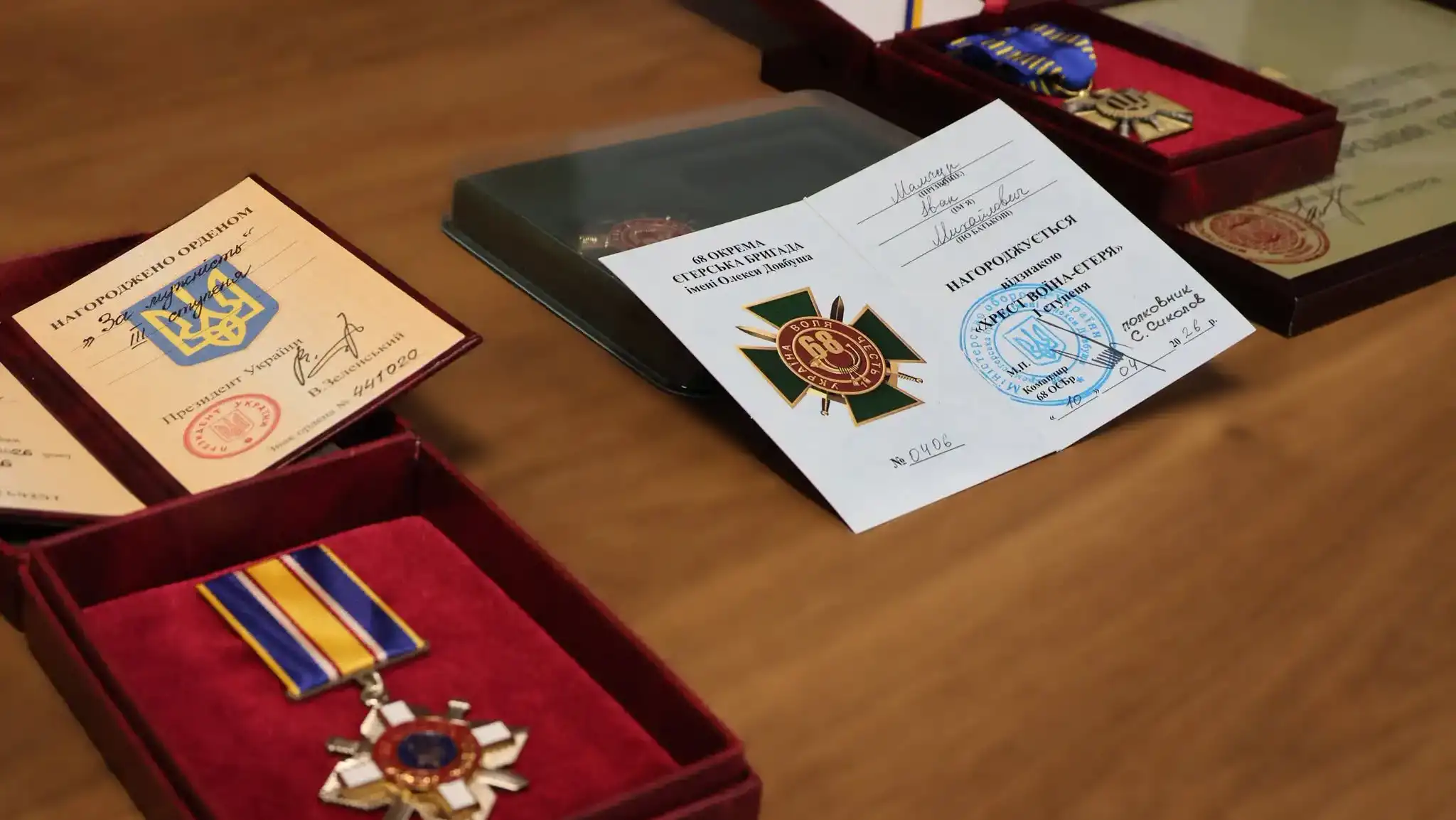 У Рівненському районі родинам чотирьох полеглих військовослужбовців передали державні та відомчі нагороди, присвоєні посмертно.