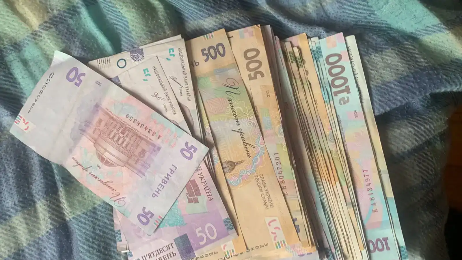 У Сарнах чоловіка засудили до понад п'яти років ув'язнення за крадіжку сумки з грошима та документами