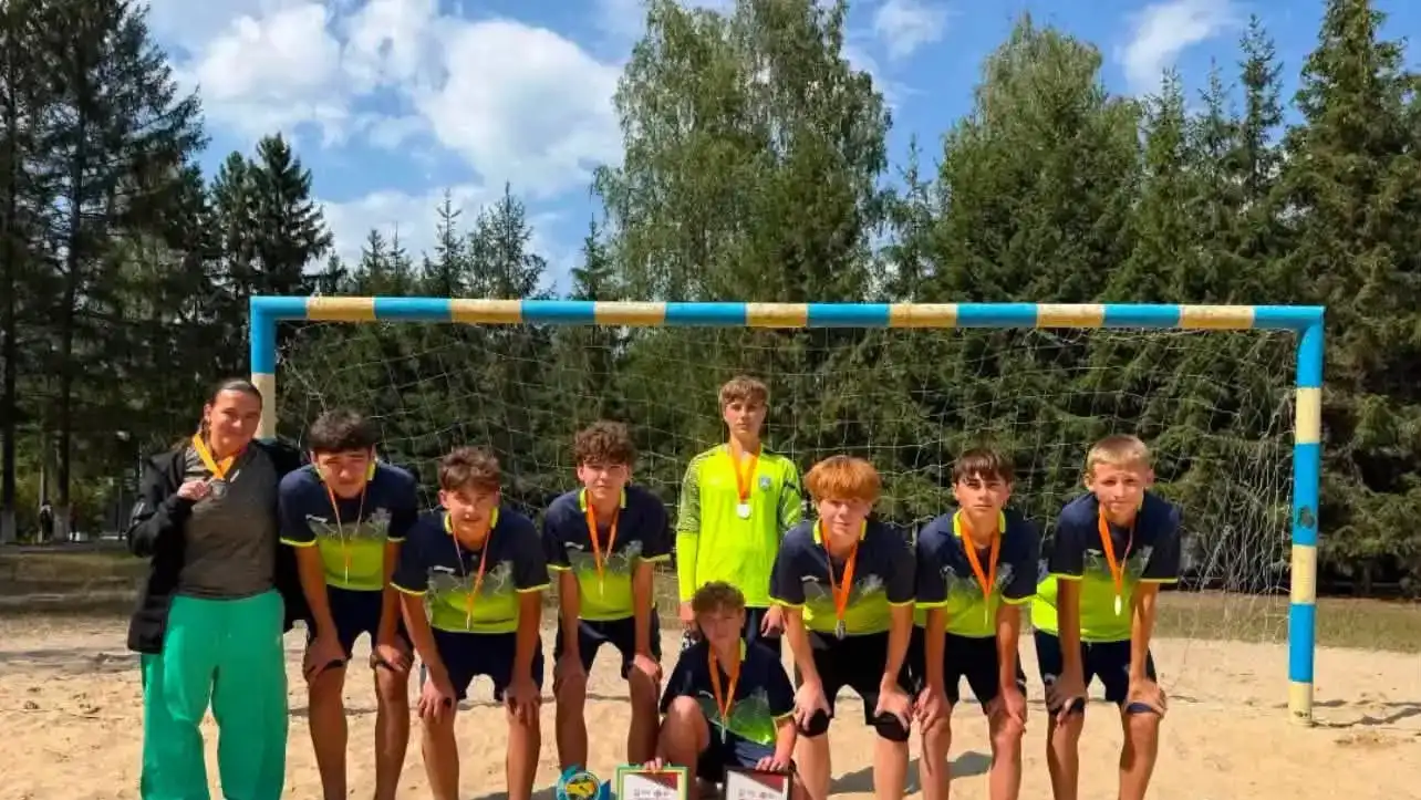 Юні футболісти з Вараша вибороли «срібло» чемпіонату області з пляжного футболу