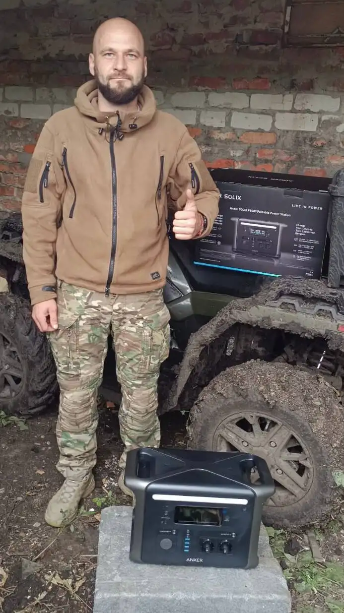Сарненська громада передала морським піхотинцям дві зарядні станції Anker SOLIX F1500