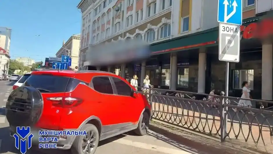 Понад 600 постанов лише за сім днів. У Рівному інспектори перевірили десятки вулиць та мікрорайонів міста.