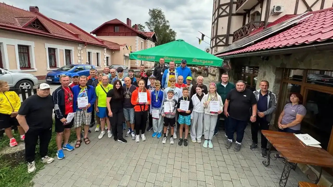 Спортсмени Млинівської громади на Рівненщині вибороли три золоті та дві бронзові нагороди на всеукраїнських змаганнях «Карпатські перевали» та Кубку України з лижних гонок на лижоролерах.