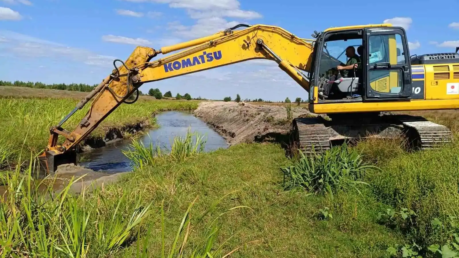 На Рівненщині розпочали роботи з поліпшення гідрологічного та санітарного стану річки Льва. Вона приймає воду з осушувальної системи «Томашгород», яка охоплює 1342 га земель.
