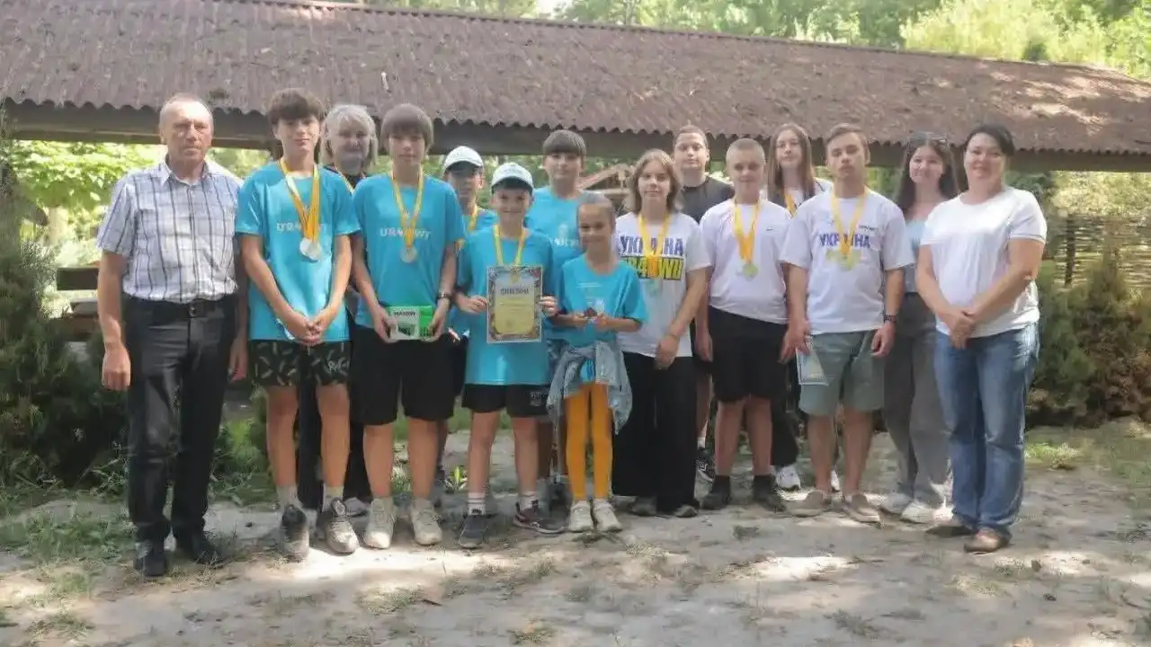 Команда школярів із Рівненщини посіла перше місце на Чемпіонаті України з радіозв’язку на коротких хвилях і швидкісної телеграфії. В особистому заліку юні спортсмени вибороли вісім медалей.