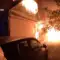 У Сарнах на Рівненщині вогонь знищив авто та дах житлового будинку
